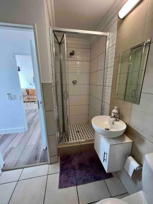 Modern, Trendy And Comfortable 2 Bedroom Apartment In Кейптаун Экстерьер фото