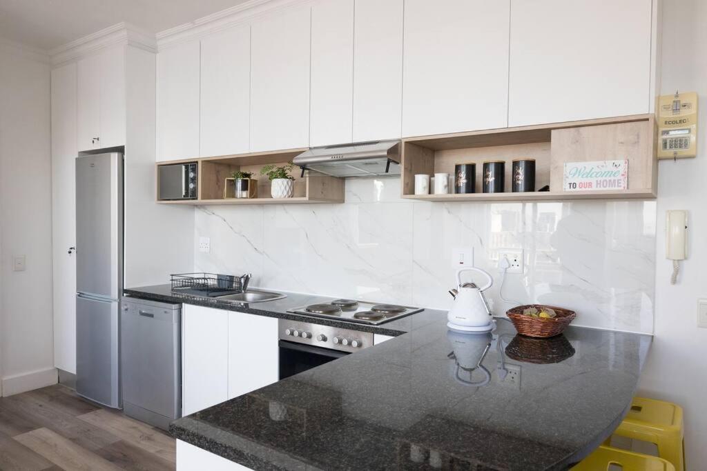 Modern, Trendy And Comfortable 2 Bedroom Apartment In Кейптаун Экстерьер фото