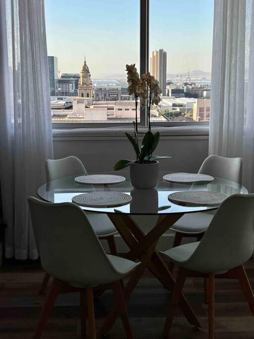 Modern, Trendy And Comfortable 2 Bedroom Apartment In Кейптаун Экстерьер фото