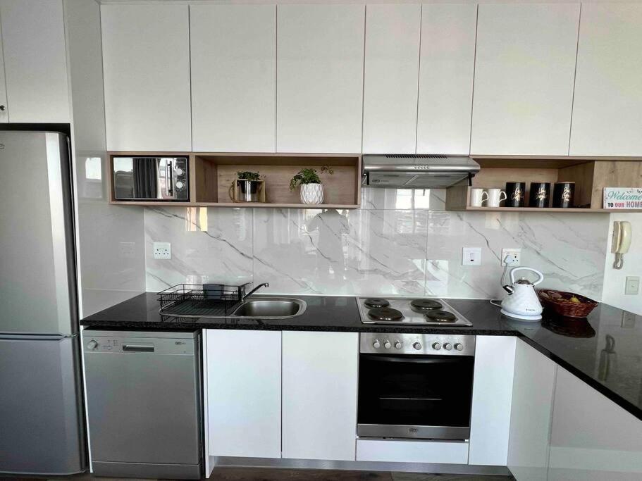 Modern, Trendy And Comfortable 2 Bedroom Apartment In Кейптаун Экстерьер фото