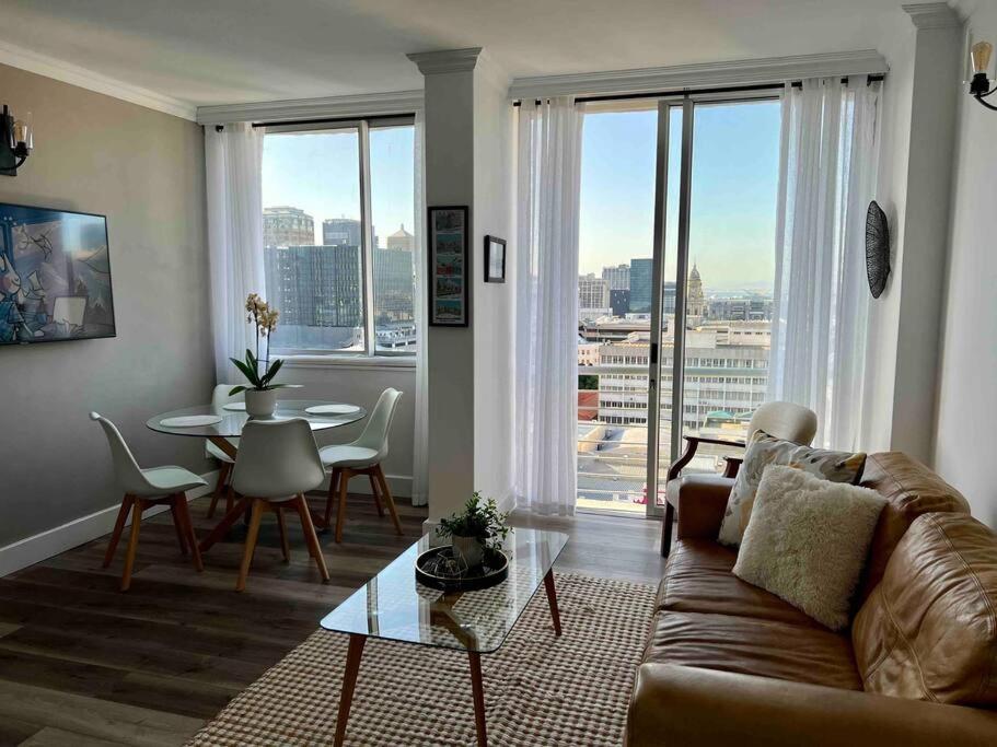 Modern, Trendy And Comfortable 2 Bedroom Apartment In Кейптаун Экстерьер фото