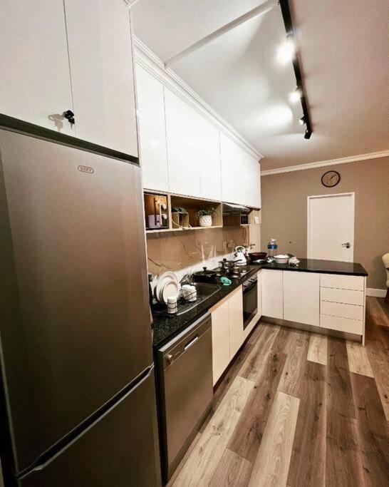 Modern, Trendy And Comfortable 2 Bedroom Apartment In Кейптаун Экстерьер фото